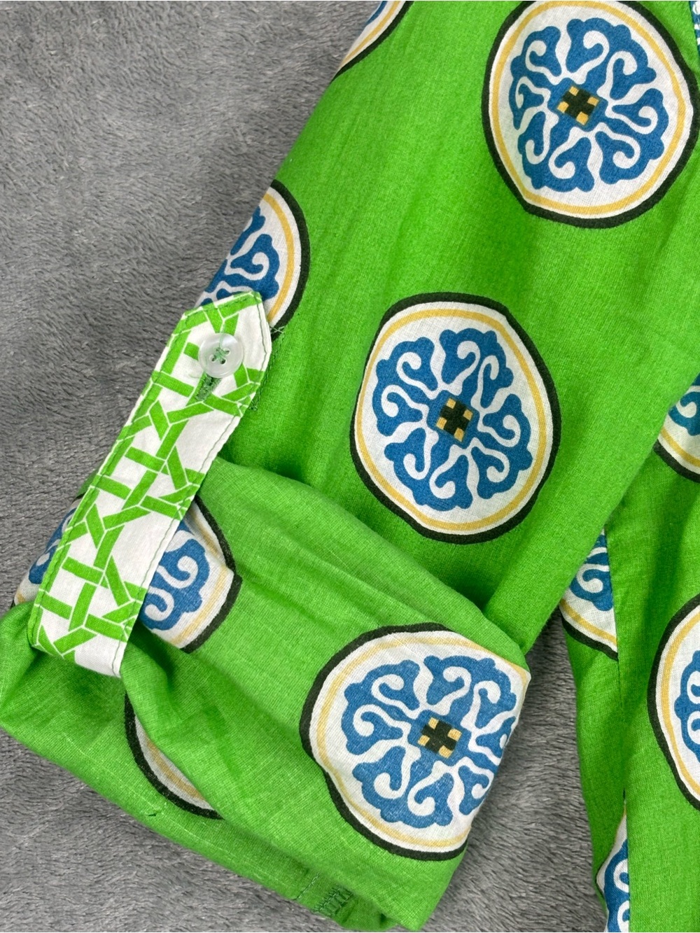 Tizzie Dizzy Lizzie Shirt Womens XS Green Medallion Henley Popover Roll Tab - Picture 6 of 13